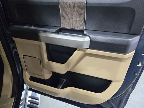 Used 2017 Ford F250 Lariat w/ Chrome Package image 17