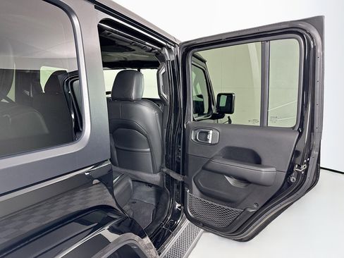 Used 2022 Jeep Wrangler Sahara image 28