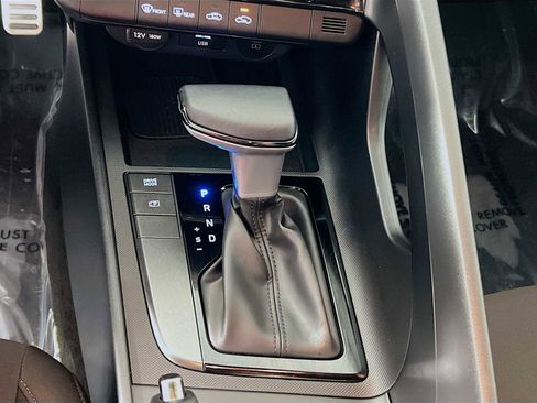 Certified 2025 Hyundai Elantra Sport image 16