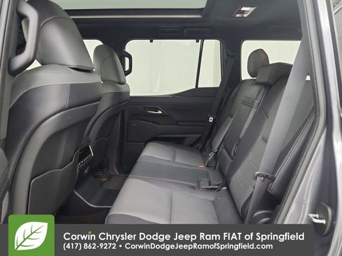 Used 2024 Lexus GX 550 w/ Accessory Package (2T) image 32