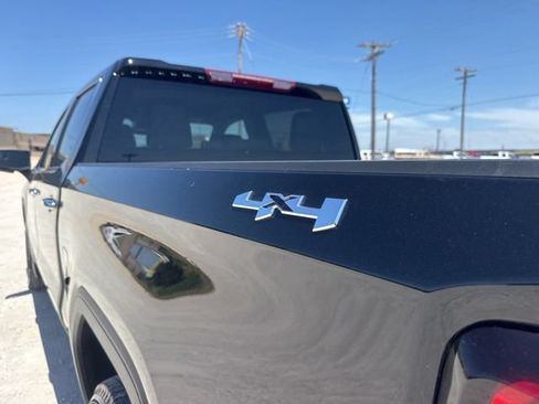 Used 2026 GMC Sierra 1500 SLT AWD/4WD image 12