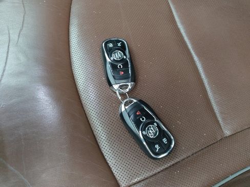 Used 2018 Buick Enclave Avenir w/ Avenir Technology Package AWD/4WD image 32