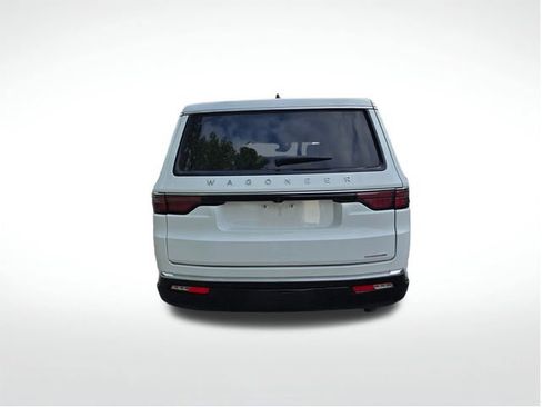 Used 2024 Jeep Wagoneer L Series II w/ Flexible Seating Group image 8