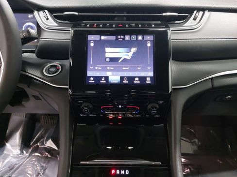 Used 2023 Jeep Grand Cherokee Laredo image 19