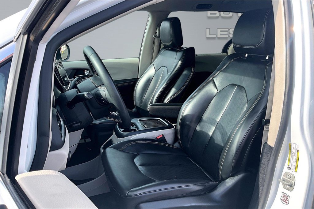Used 2023 Chrysler Pacifica Touring-L FWD image 24