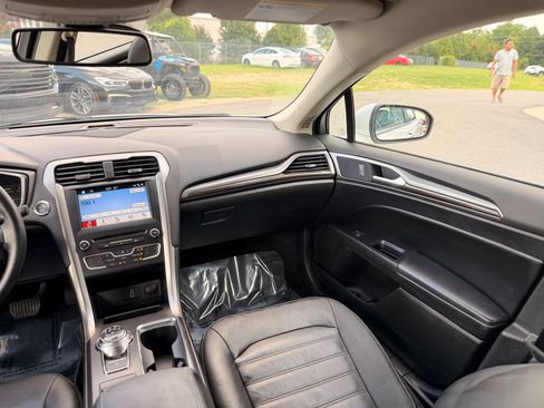 Used 2018 Ford Fusion SE w/ Equipment Group 602A FWD image 22