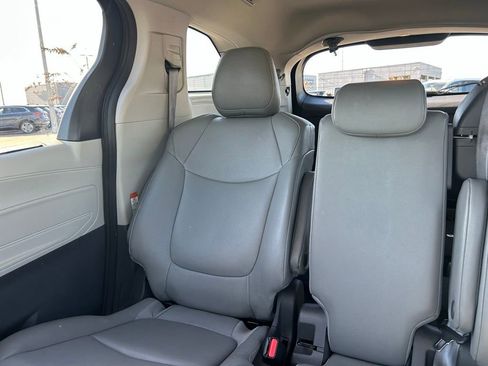 Used 2024 Toyota Sienna XLE image 12