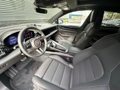 Used 2026 Porsche Macan Electric RWD image 4