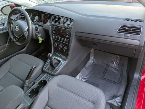 Used 2019 Volkswagen Golf S w/ Driver Assistance Package image 30