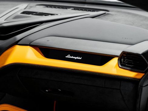 Used 2024 Lamborghini Revuelto image 27