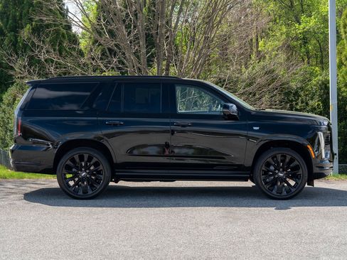 Used 2025 Cadillac Escalade Sport Platinum w/ LPO, ONYX Package image 8