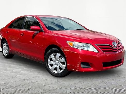 Used 2011 Toyota Camry LE FWD image 3
