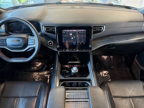 Used 2024 Jeep Wagoneer Series II w/ Flexible Seating Group image 3