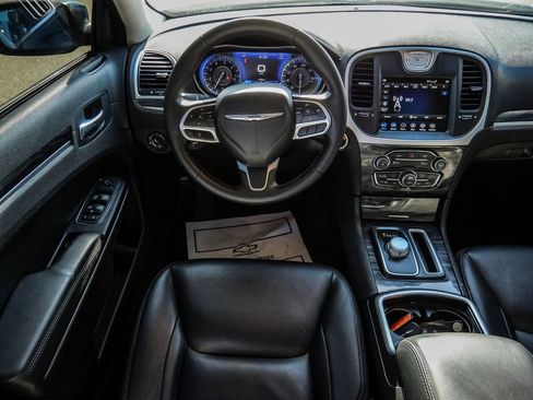 Used 2022 Chrysler 300 Touring L RWD image 23