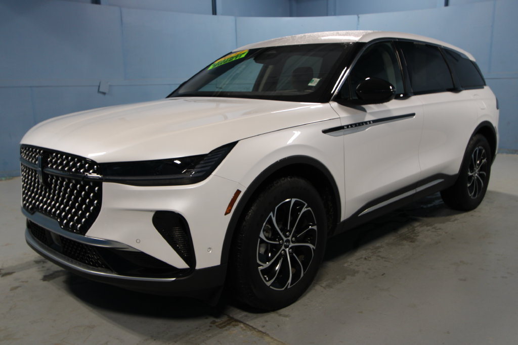 Used 2024 Lincoln Nautilus Premier AWD/4WD image 34