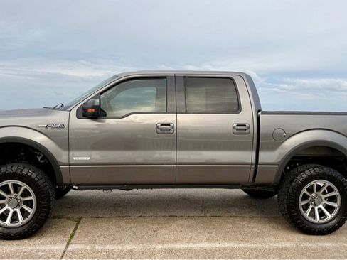 Used 2014 Ford F150 FX4 w/ Equipment Group 402A Luxury AWD/4WD image 8