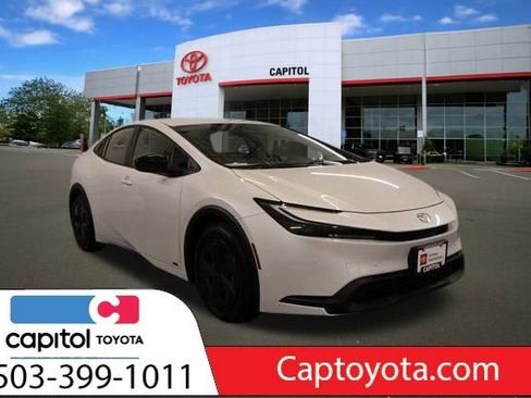 Used 2024 Toyota Prius LE image 1