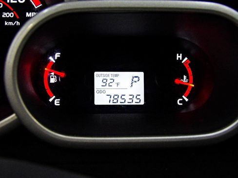 Used 2013 Toyota Matrix L FWD image 14