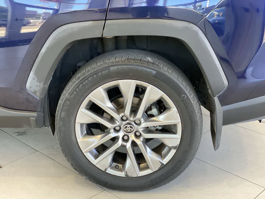 Certified 2022 Toyota RAV4 XLE Premium AWD/4WD image 13