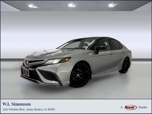 Used 2022 Toyota Camry XSE image 1