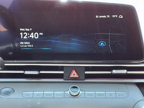 Used 2025 Hyundai Elantra Limited FWD image 14