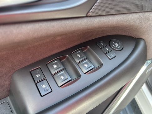 Used 2019 Cadillac Escalade ESV Platinum image 18