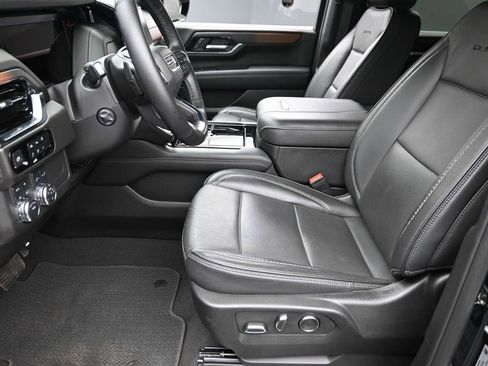 Used 2025 GMC Yukon Denali image 15