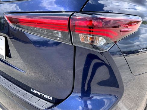 Used 2024 Toyota Highlander Limited image 30