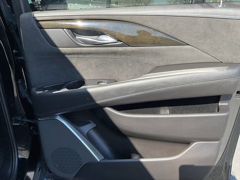 Used 2017 Cadillac Escalade ESV Platinum image 44