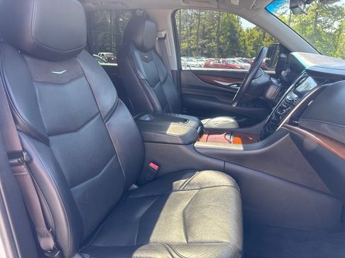 Used 2017 Cadillac Escalade Luxury AWD/4WD image 23