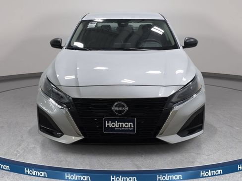 Used 2024 Nissan Altima 2.5 SV FWD image 3