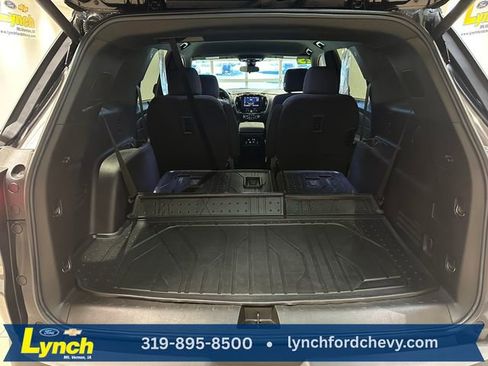 Used 2023 Chevrolet Traverse LT w/ Midnight/Sport Edition image 23