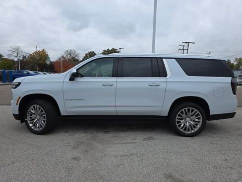 New 2026 Chevrolet Suburban Premier AWD/4WD image 22