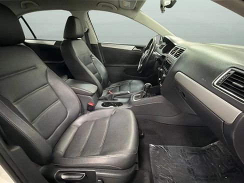 Used 2013 Volkswagen Jetta SE FWD image 19
