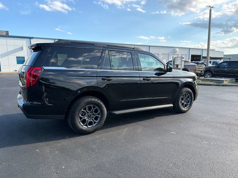 Used 2025 Ford Expedition Active AWD/4WD image 6