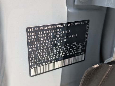Used 2025 Volkswagen Taos SE w/ Panoramic Sunroof Package FWD image 38