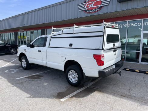 Used 2017 Nissan Titan S image 4