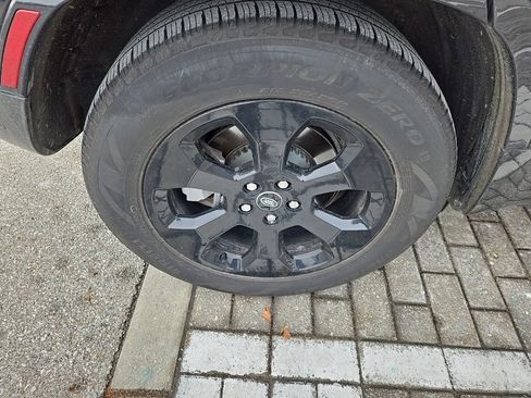 Used 2024 Land Rover Defender 110 X-Dynamic SE image 11