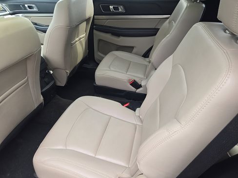 Used 2018 Ford Explorer XLT w/ Equipment Group 202A image 13