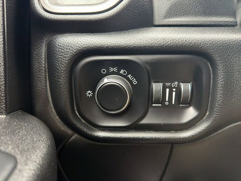 Used 2019 RAM 5500 Tradesman w/ Chrome Appearance Group AWD/4WD image 5