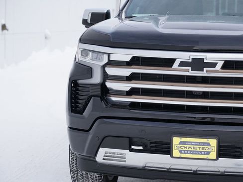 Used 2022 Chevrolet Silverado 1500 High Country w/ High Country Premium Package image 9