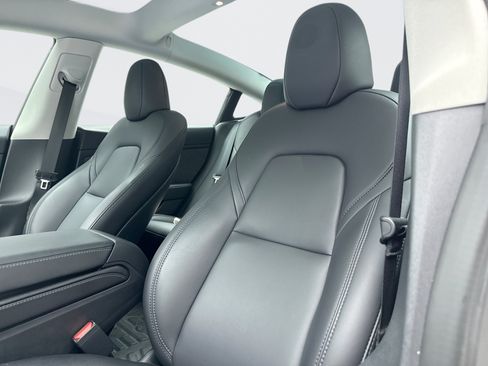 Used 2023 Tesla Model 3 Standard Range RWD image 9
