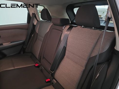 Used 2022 Nissan Rogue SV image 34