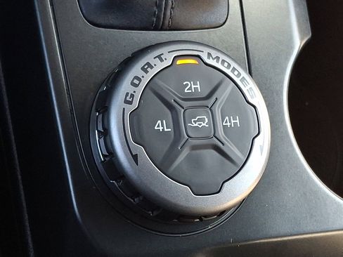 Certified 2025 Ford Bronco Outer Banks w/ Black Appearance Package image 25