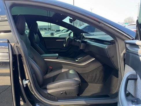 Used 2021 Tesla Model S Plaid image 32