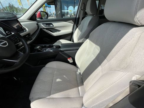 Used 2025 Nissan Rogue SV AWD/4WD image 24