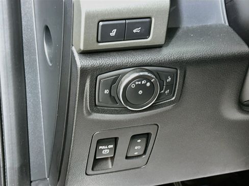 Used 2018 Ford Expedition XLT w/ Equipment Group 202A AWD/4WD image 10