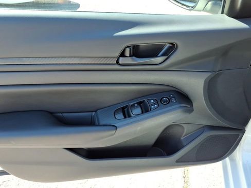 Certified 2025 Nissan Altima 2.5 S FWD image 3