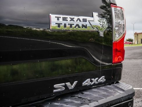 Used 2017 Nissan Titan SV AWD/4WD image 13
