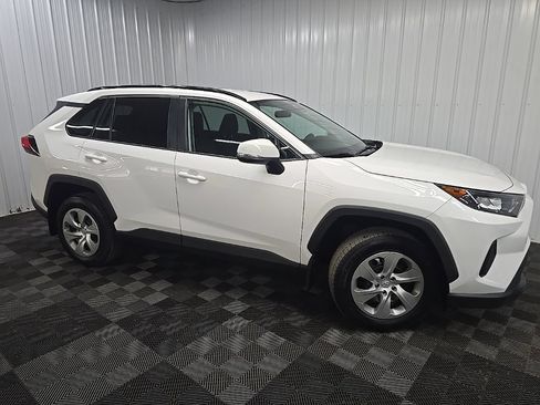 Used 2021 Toyota RAV4 LE AWD/4WD image 1